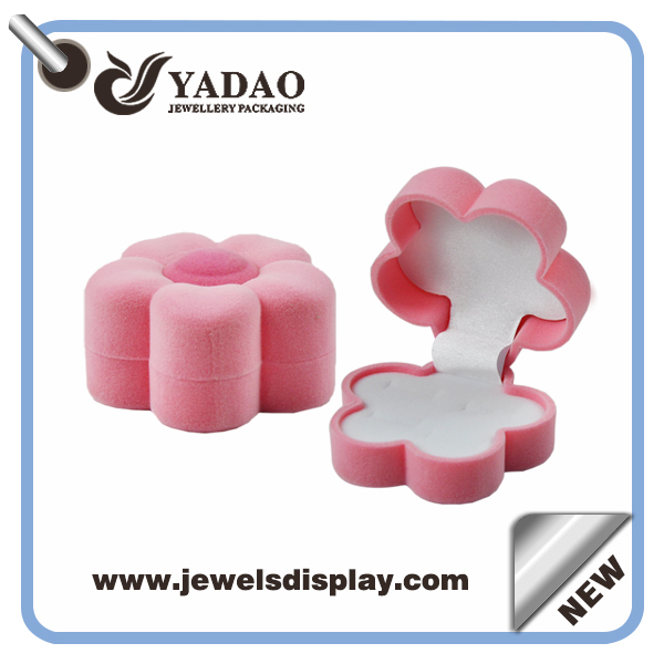 Chinese manufacturer Luxury custom flower double ring boxes ,plastic rings cases , velvet rings chests for jewelry shop counter and window showcase
