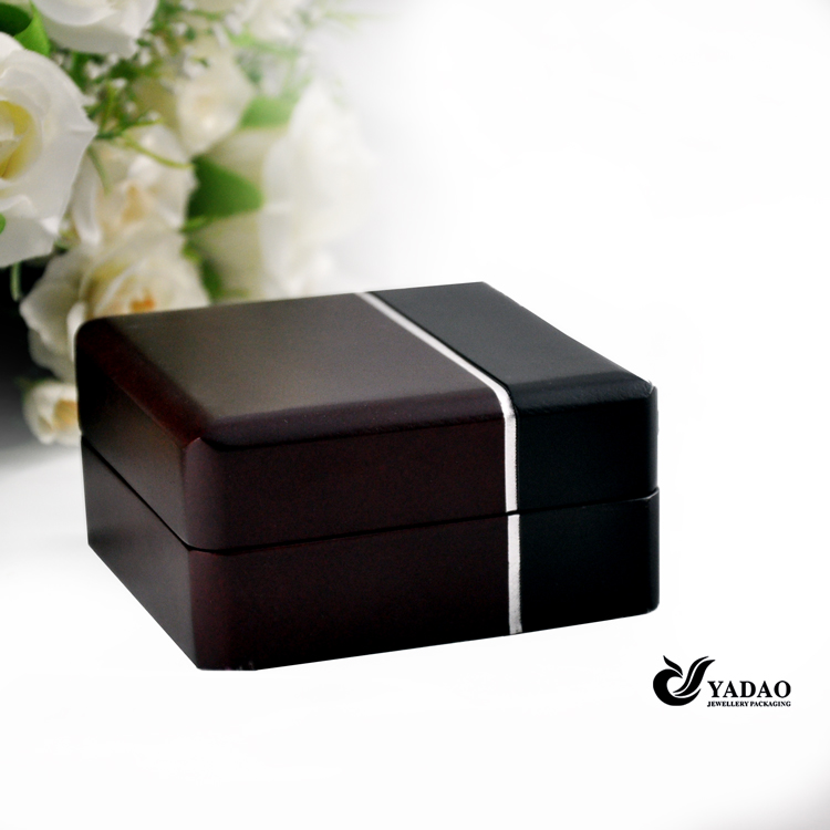 Chinese manufacturer of Custom Printed Velvet Pouch Bag, Velvet Jewelry Pouch With your own Logo