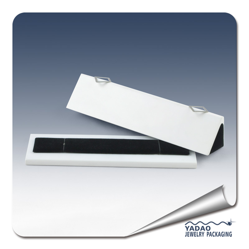 Chinese manufacturer of handmade  jewelry stand and holder for bracelet and hand chain demonstration and presentor for wholesale in factory price