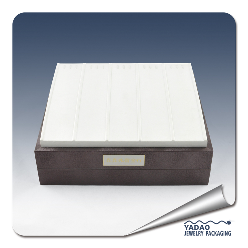 Εργοστάσιο τιμή οικονομικών και προώθησης Προσαρμοσμένο MDF και PU δέρμα εμφανίζει κοσμήματα και βιτρίνα στηρίγματα δίσκους βραχιόλι εκθέτης