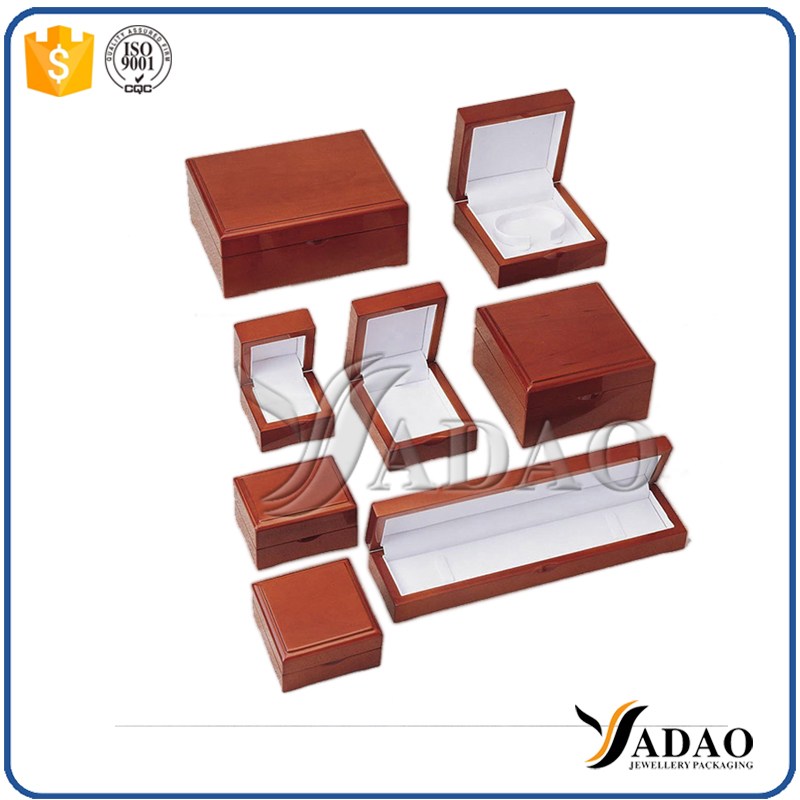 Factory price elegant wholesale matt glossy wooden jewelry gift set package box include ring /bracelet/pendant/earring/chain box