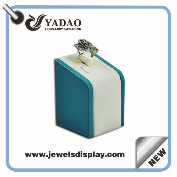 Fashion pu leather ring display stand made in China