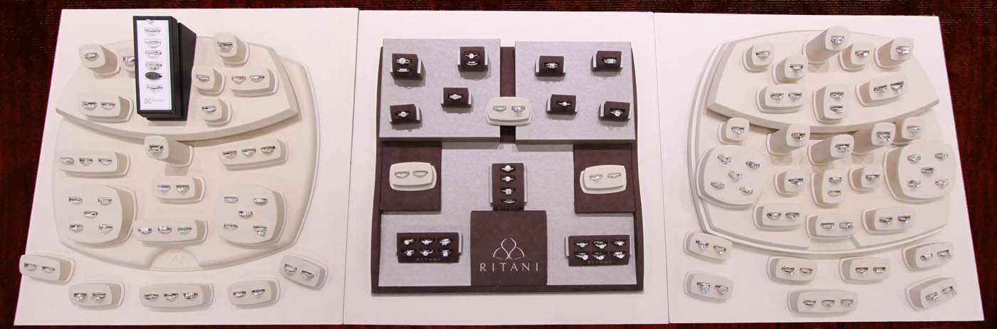 Fashion pu leather wedding ring display set jewelry display stand made in China