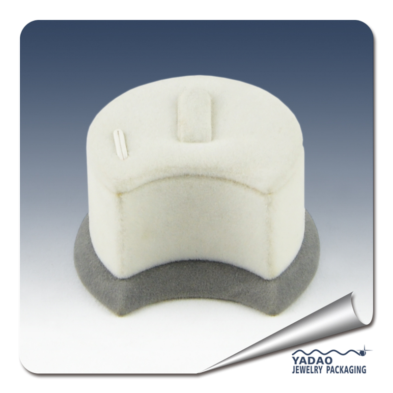 Fashion white black velvet finger ring display stand key ring display rack inside is wooden made in China