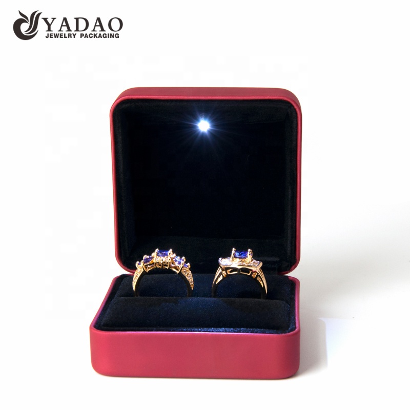 Hot Sale Fashion New Design High Quality Deluxe Led Bracelet Box Lighted Engagement Proposal Wedding Display Bracelet Case