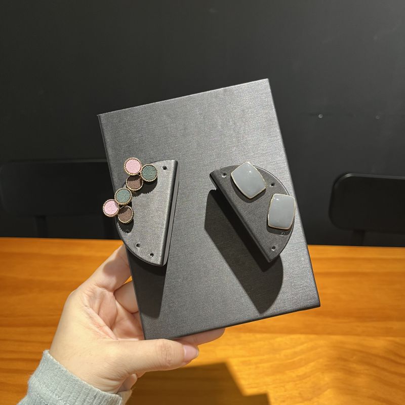 Hot design pu leather Ears shape magnet display props for earrings jewelry store counter