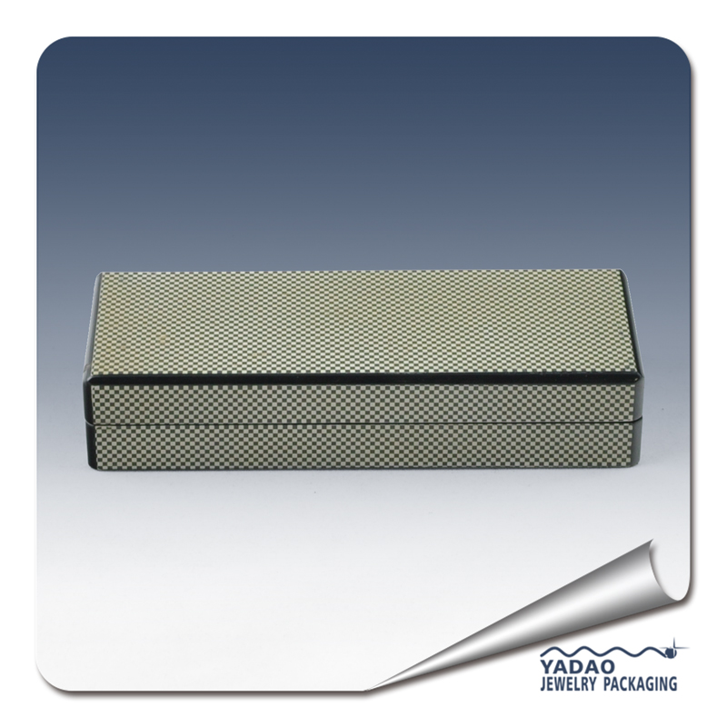 Luxury jewelry wooden box for bracelet packing with satin inside and fine pattern
