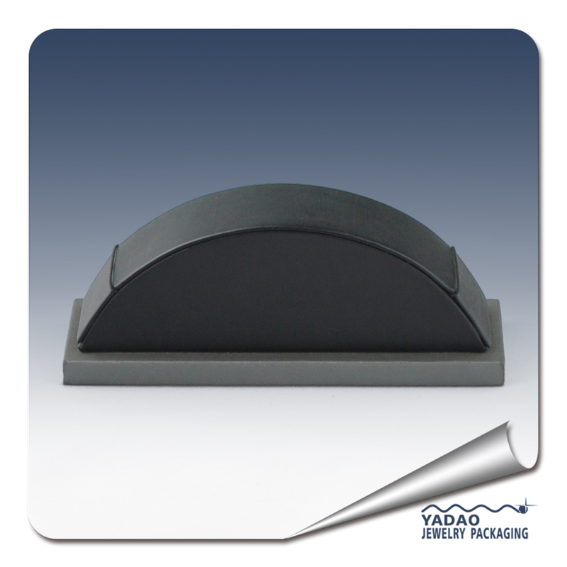 Nově příchozí kulatý tvar zdarma vzorek pu kůže kryt šperky displej stojan náramek stojan