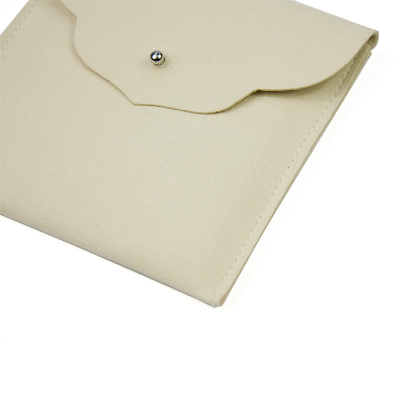 Pochette avec bouton personnalisé