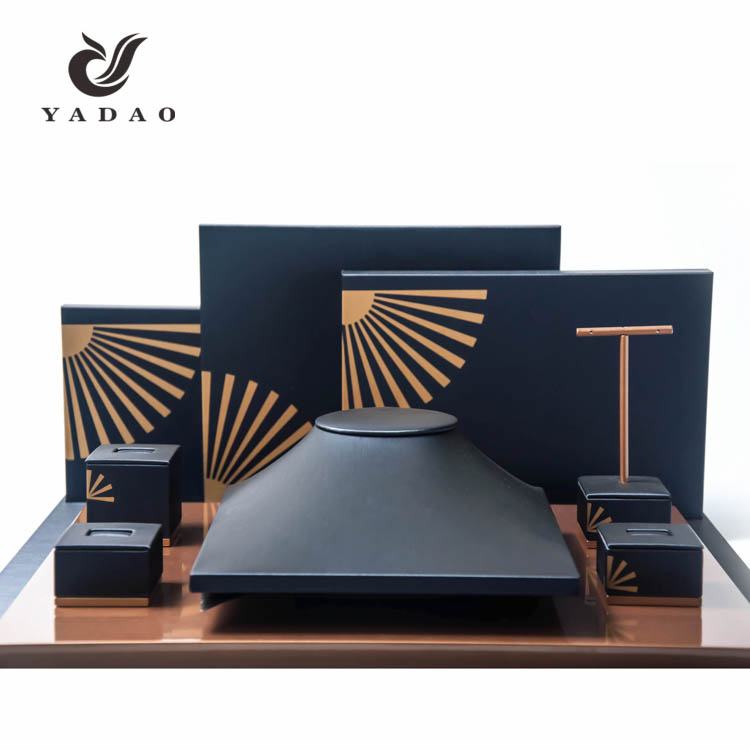Top Sale Most Popular Black Leather Display Jewelry Wholesale Leatherette Jewelry Set Display