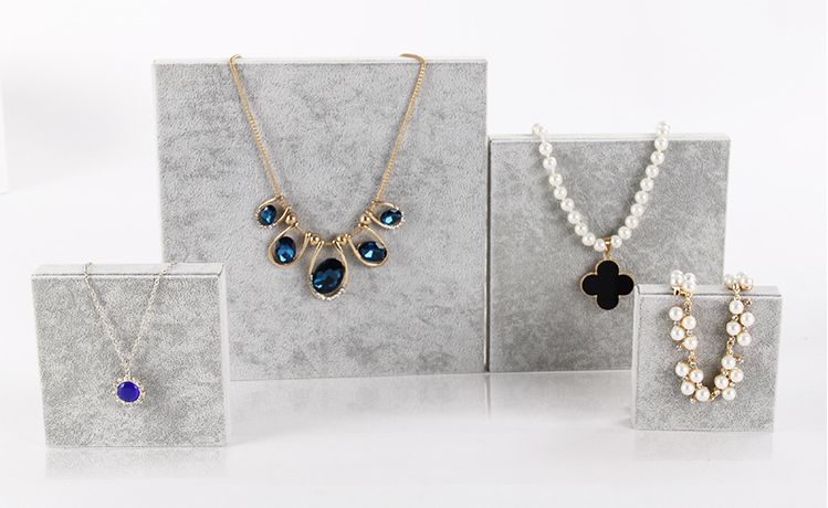 Unique handmade necklace display stand necklace holder with reasonable price China supplier