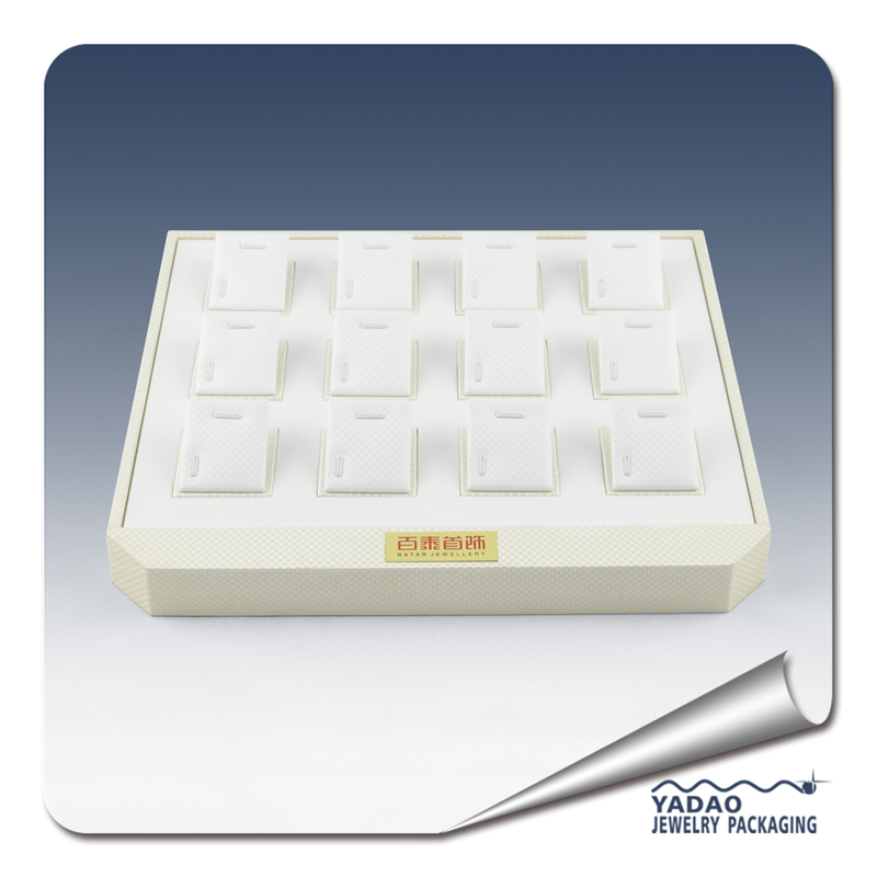 أبيض بو الجلود والخشب تكويم علبة المجوهرات عرض لحلقة مع سعر المصنع