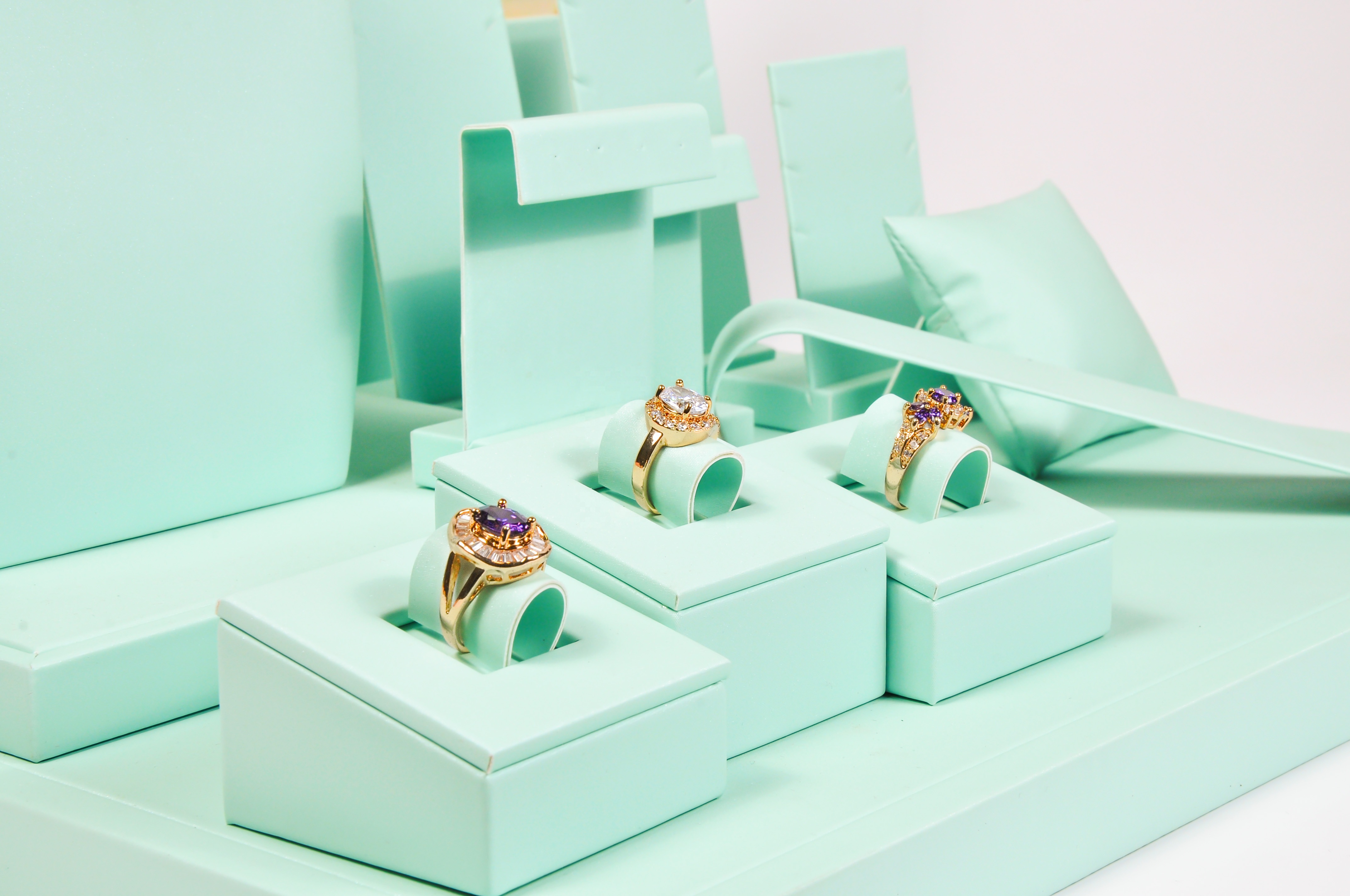 Wholesale Luxury Jewelry Display Stand Holder Custom Bracelet Necklace Ring Earring Holder Diy Jewelry Display Stand Set