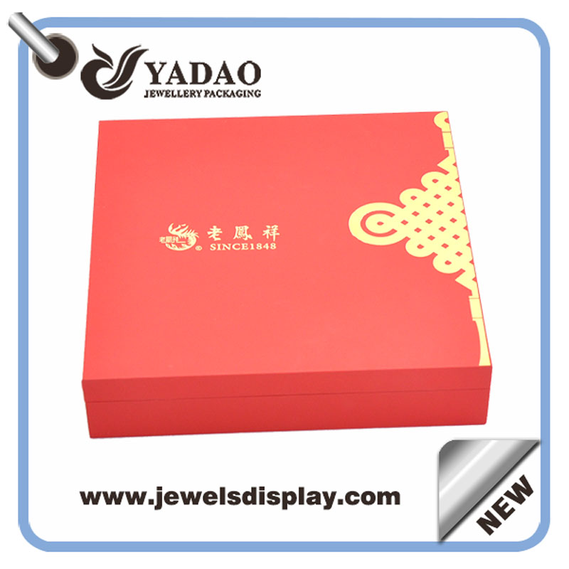 Χονδρικής έθιμο πλαστικά με τα κόκκινα δερματίνη περιπτώσεις βραχιόλι κοσμήματα χαρτί για πάγκο του καταστήματος και το παράθυρο εκθέτης κουτί βραχιόλι