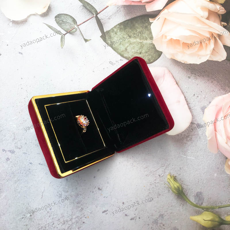 Wholesale good quality custom logo led jewelry box for ring pendant