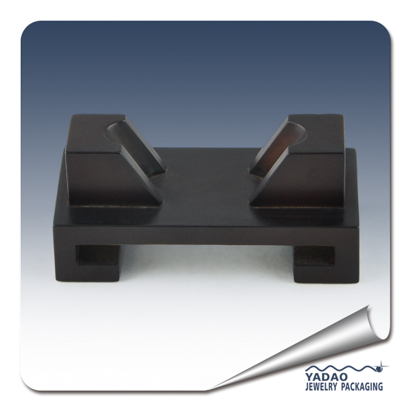 Wholesale price Glossy lacquer finish wooden jewelry display props for bangle made in China