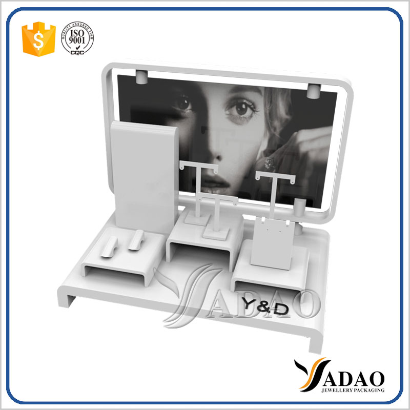 Wood wrapping high quality lacquered finish elegant design jewelry display stand custom jewelry display set whole jewelry display