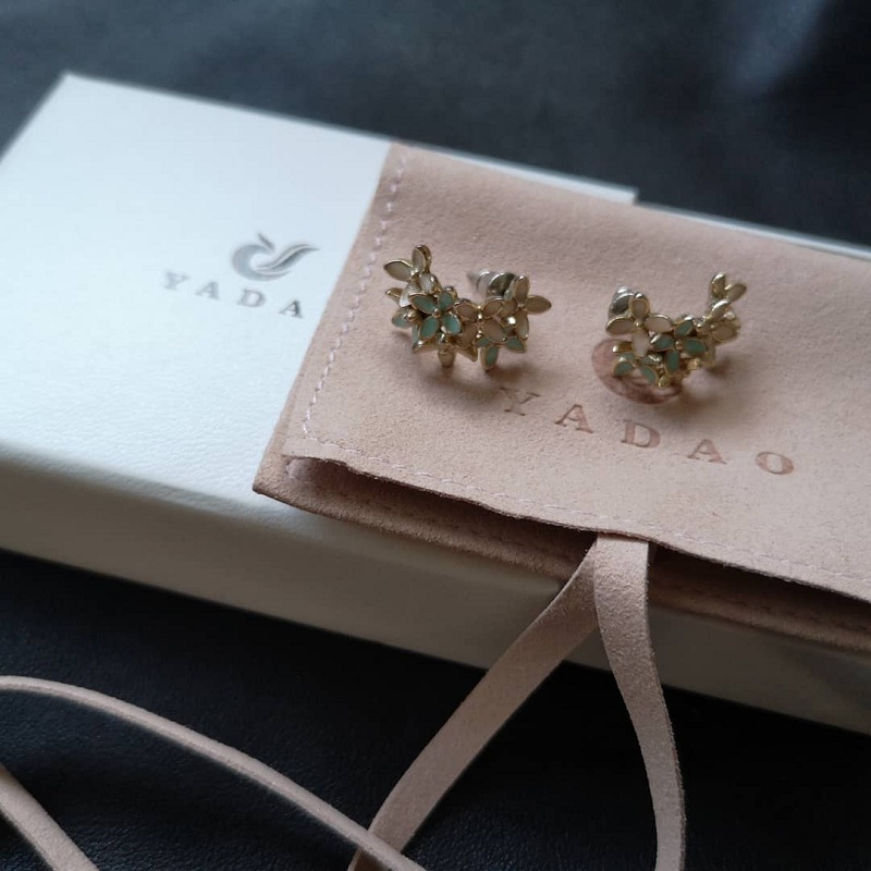 customized cardboard paper packaging box with jewelry pouch bag