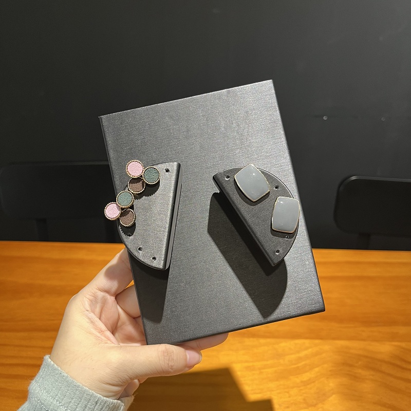 customize earring display stand bent metal stand movable magnet ears stands display earrings jewelry display holder