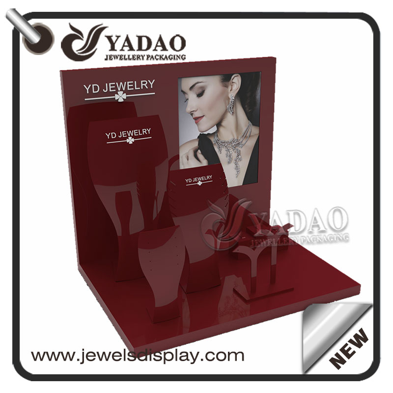 customize high end quality wooden jewelry display shopping mall window jewelry display luxury display earrings pendants