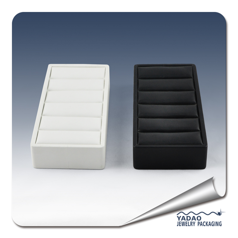 přizpůsobit pu kryt displeje, dřevěný náramek 5 slotů náramek / kroužek displej zásobník