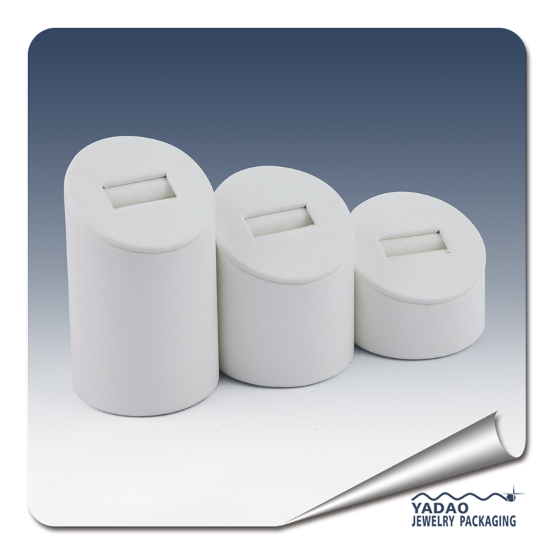 แฟชั่นที่มีคุณภาพสูงและการแสดงหนังแท้ราคาต่ำยืนสำหรับการแสดงผลแหวน