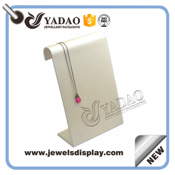 pu leather cover bending metal jewelry display necklace/pendant display stand