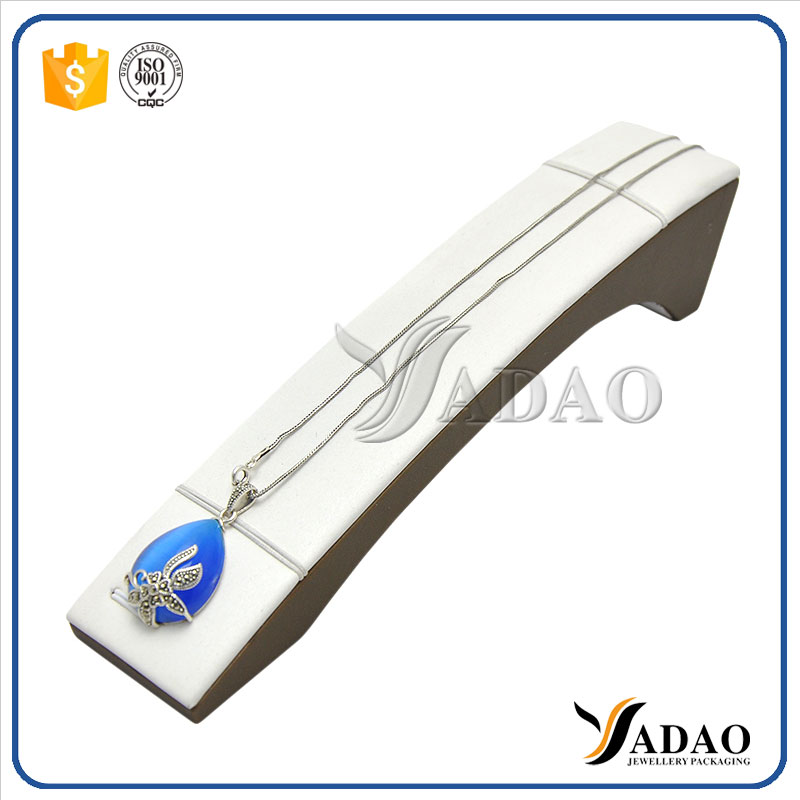 伝統的な愛らしいサイズの色カスタマイズされたmoqセールペンダントneaklaceペンダントチェーン用の多目的スタンドホルダー