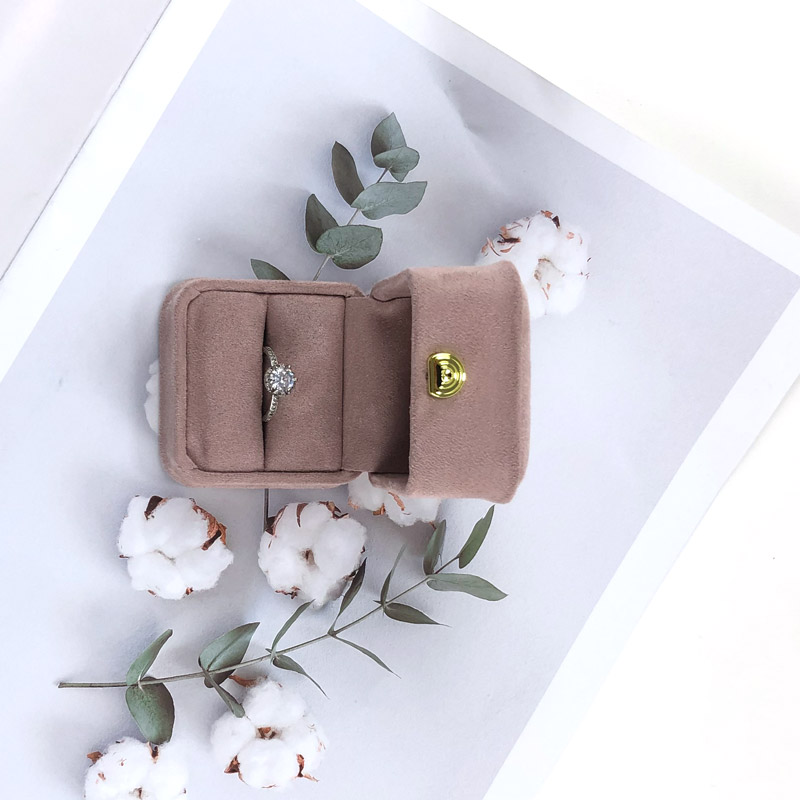 Design Unique Design Bijoux en plastique Boîte d'emballage Bague Bague Boîte en daim Boîte à bijoux Cadeau Emballage