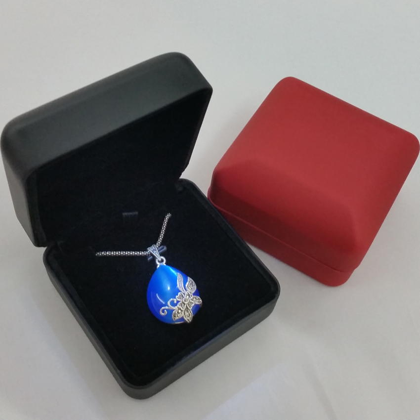 venta al por mayor de alta calidad joyero negro y rojo llevó para el almacenamiento de anillo y colgante por fabricante chino