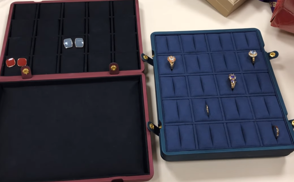 How to display your jewelry with tray?
