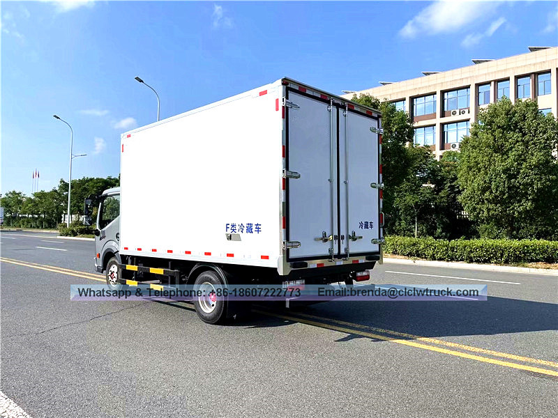 Xe tải tủ lạnh móc thịt DFAC 3-6 Tấn