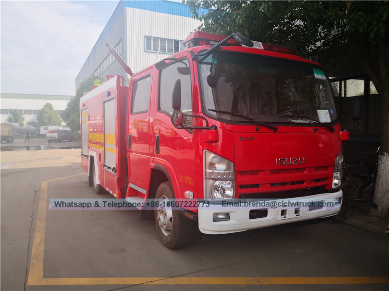 Japanese ISUZU  water tank fire truck with 3 CBM water tank