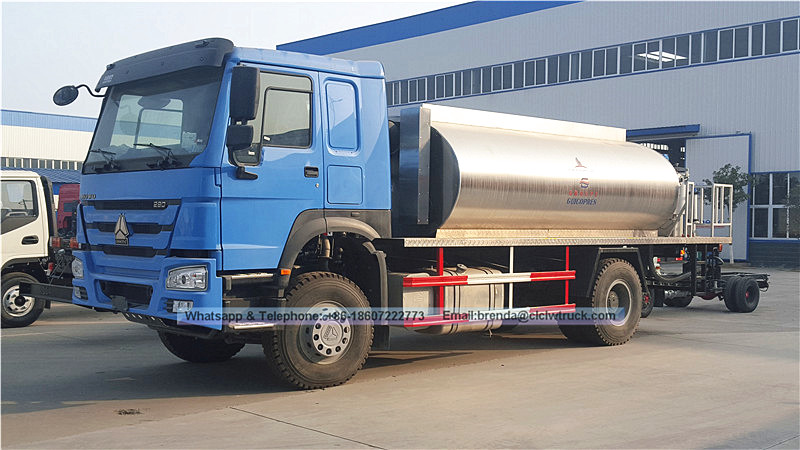 HOWO 12CBM डामर वितरक ट्रक