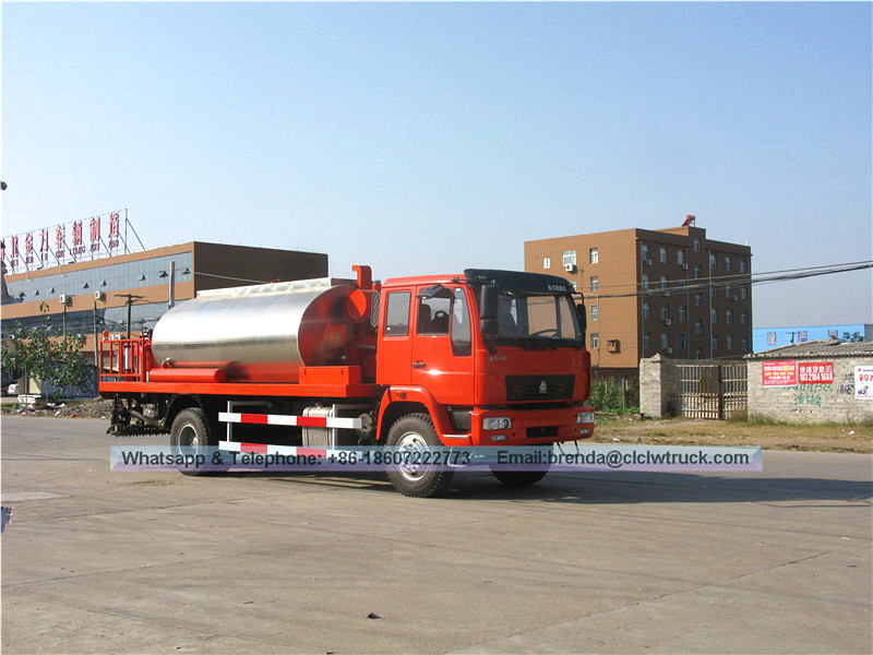 सिनोट्रुक डामर डिस्ट्रीब्यूटिंग टैंक ट्रक, 8000 लीटर बिटुमेन वितरक ट्रक