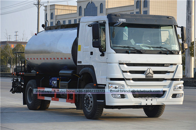 camion de distributeur de bitume Howo 12m3 à vendre