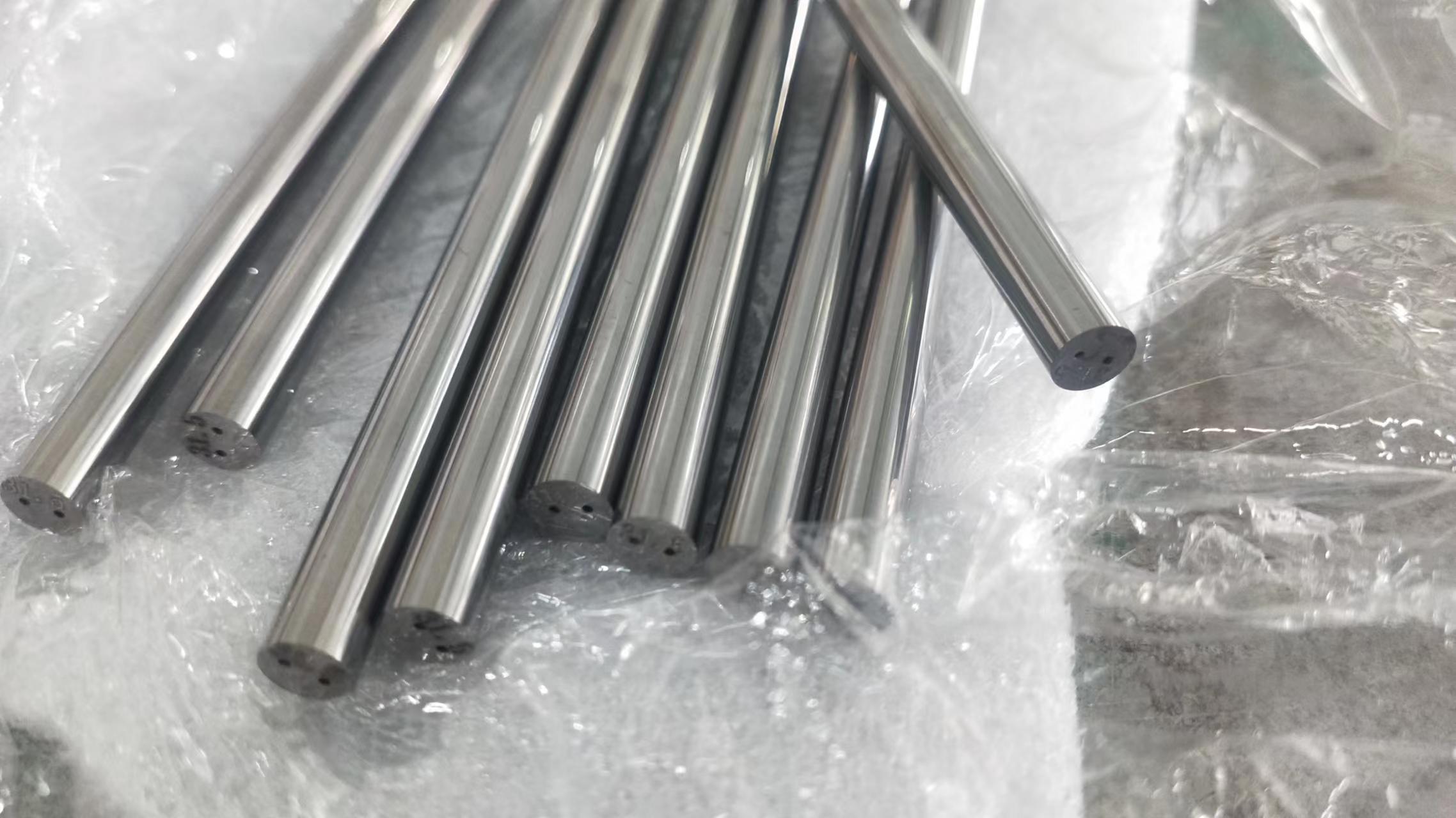 Два спиральных отверстия для охлаждающей жидкости вольфрама карбида