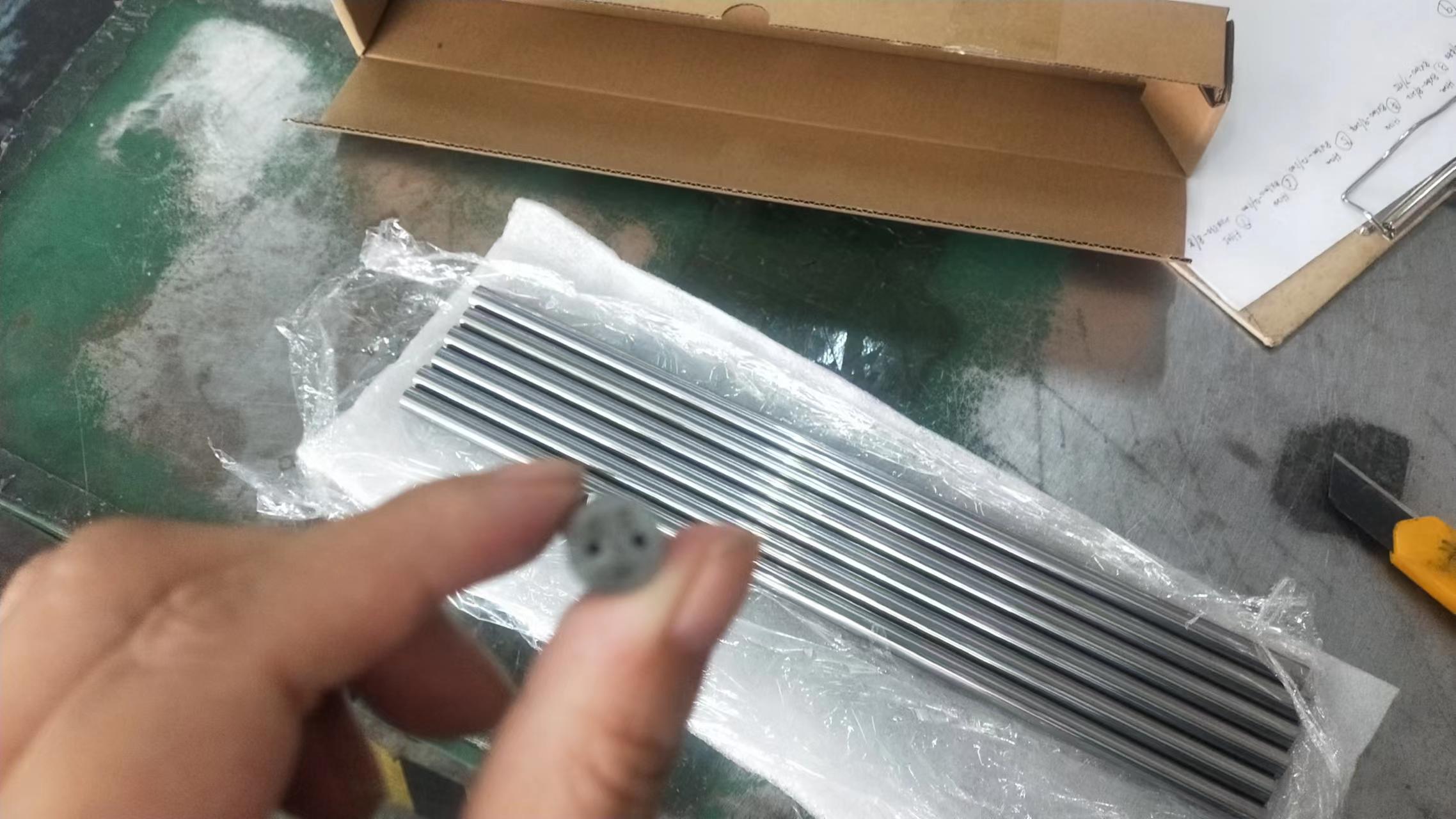 Varilla de carburo de tungsteno de dos agujeros helicoidales