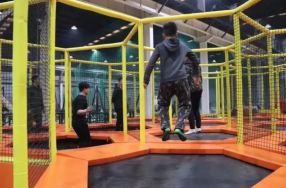 Trampoline Parks New Game Project—Labirinto Trampoline