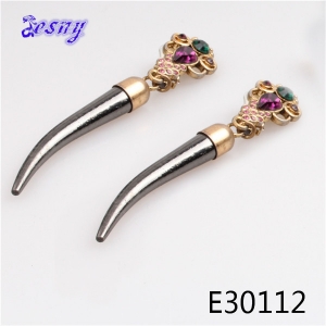 Cheap dangling black metal acrylic pepper earrings designs E30112