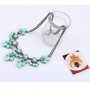 Flower Necklace Fresh Sweet Lady Neck Short Alloy Chain Accessory Birthday Anniversary Gifts for Women Mom Wife