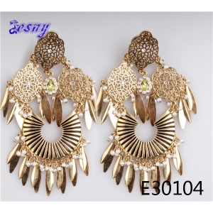 Gold plated chandelier latest design of pearl earrings designs E30104