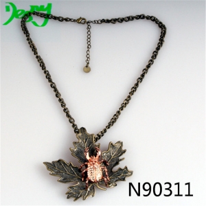 Gothic vintage brand rhinestone leaf animal necklace pendant N90311