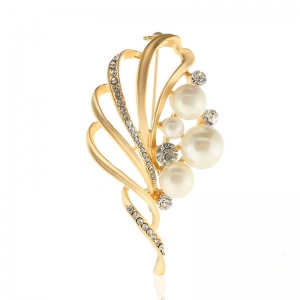 Pearl Garment Brooch for Women as Birthday Anniversary Gifts Gold Plated Micro Pave Personality Freshwater Brooch