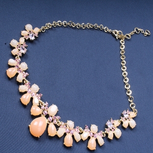 Vintage elegant pink flower shaped pink stone alloy resin jewelry necklaces