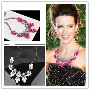 ملونة الأزياء والمجوهرات زهرة راتنج قلادة قلادة TBN003