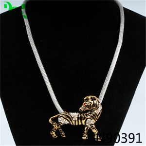 gold crystal sex horse pendant charmed necklace N90391