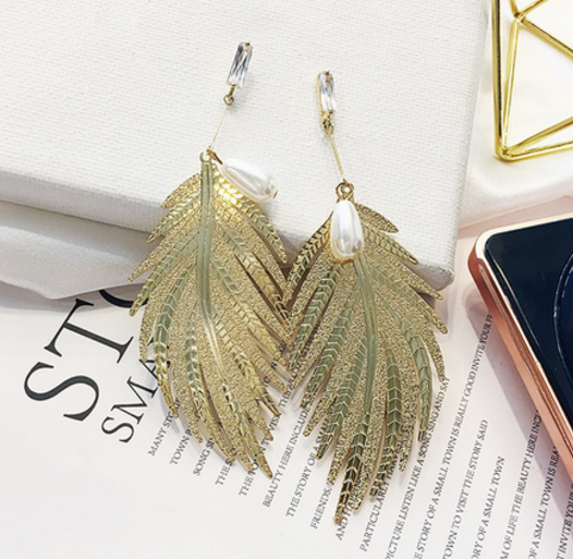 2018 Hot Selling Wholesale Personality Leaves Pearl pendant earrings for Girls as Gift