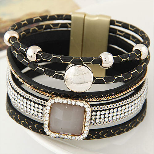 Europa und die Vereinigten Staaten Retro Trend Multi-Layer-Armband Koreanisch Fashion Leather Ultra-Wide Magnet Schnalle Armband Großhandel Online-Schmuck