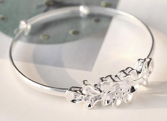 Fashion Sliver Bracelet with Carve Flower for Woman Gift